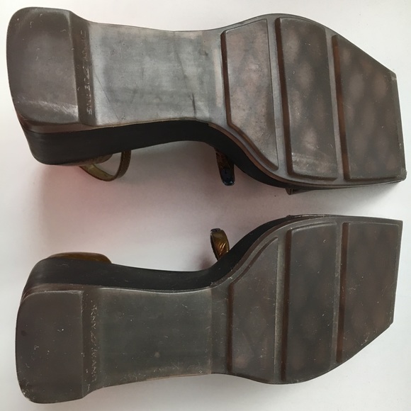 DKNY golden high heel / platform shoes - Picture 3 of 7